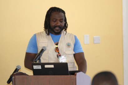 Wayne Smart, Executive Director of Gaea Conservation Inc. welcomes participants to the workshop.